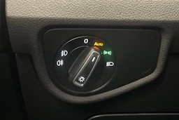 harmaa Volkswagen Touran 2016 kuva 16.