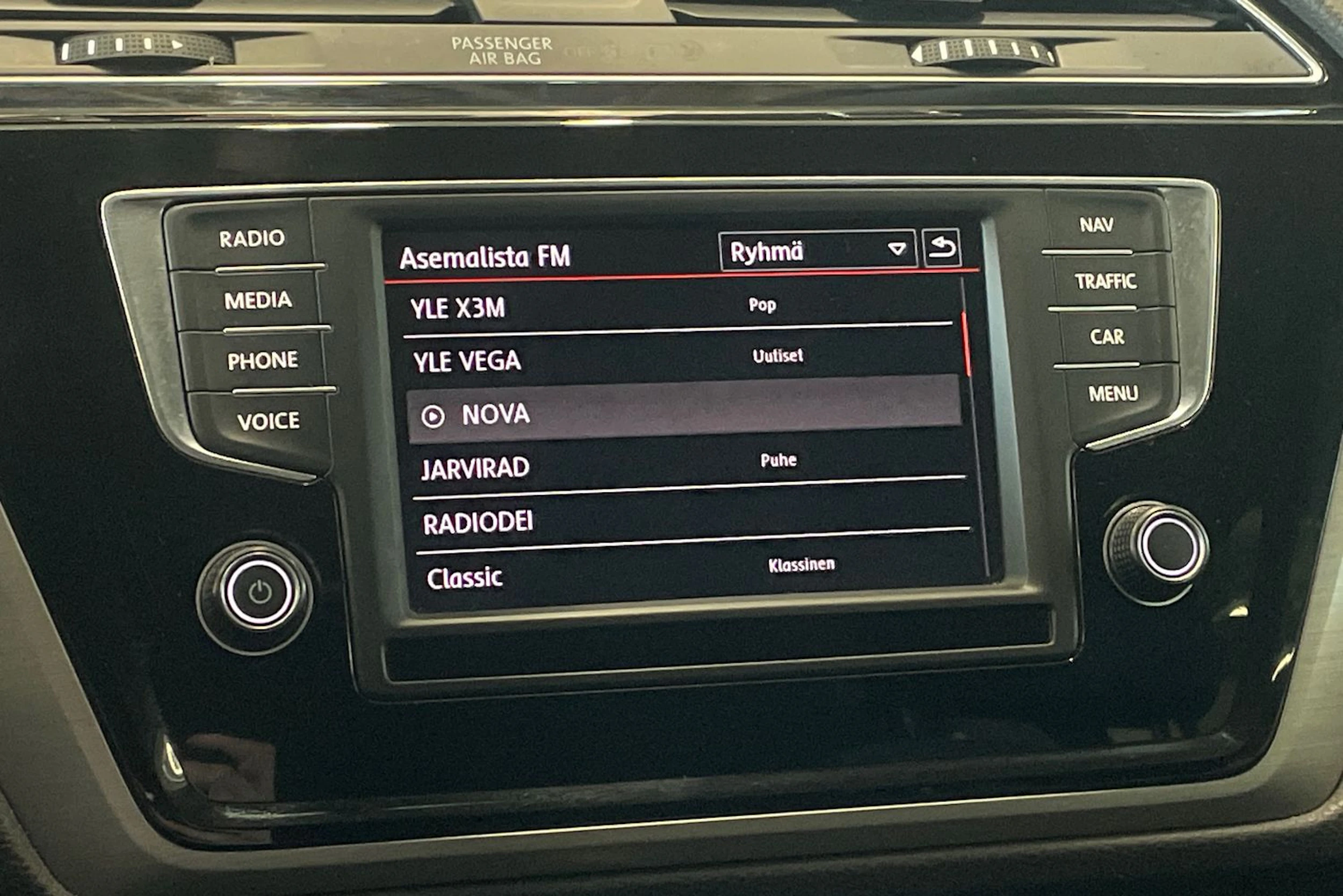 harmaa Volkswagen Touran 2016 kuva 17.