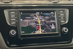 harmaa Volkswagen Touran 2016 kuva 19.