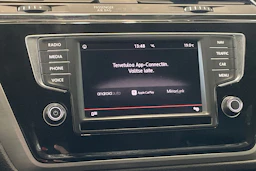 harmaa Volkswagen Touran 2016 kuva 21.