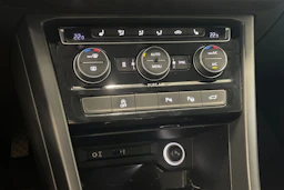 harmaa Volkswagen Touran 2016 kuva 23.