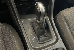 harmaa Volkswagen Touran 2016 kuva 24.