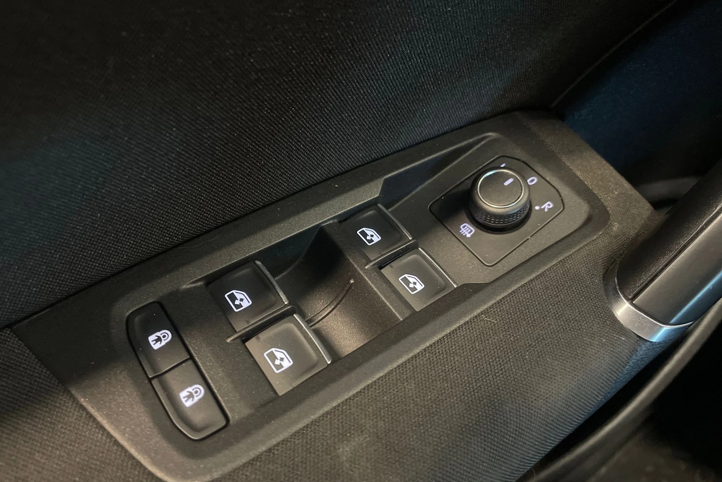 harmaa Volkswagen Touran 2016 kuva 25.