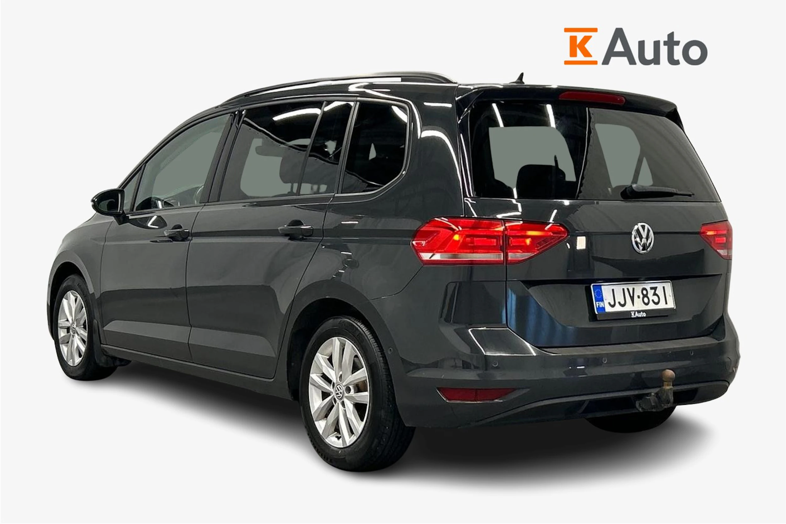 harmaa Volkswagen Touran 2016 kuva 2.