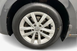 harmaa Volkswagen Touran 2016 kuva 9.
