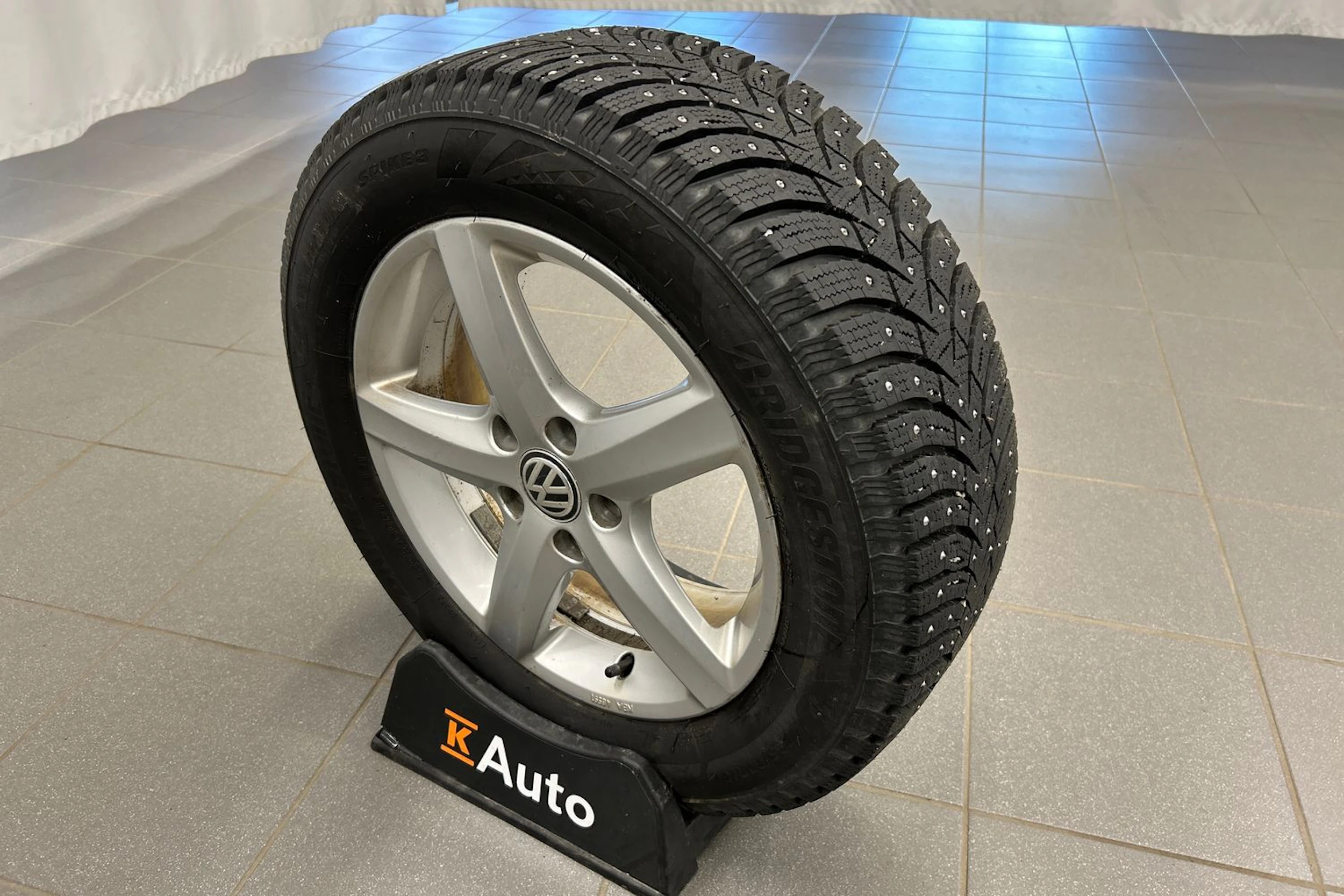 harmaa Volkswagen Touran 2016 kuva 10.