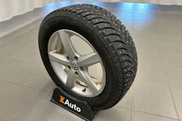 harmaa Volkswagen Touran 2016 kuva 10.