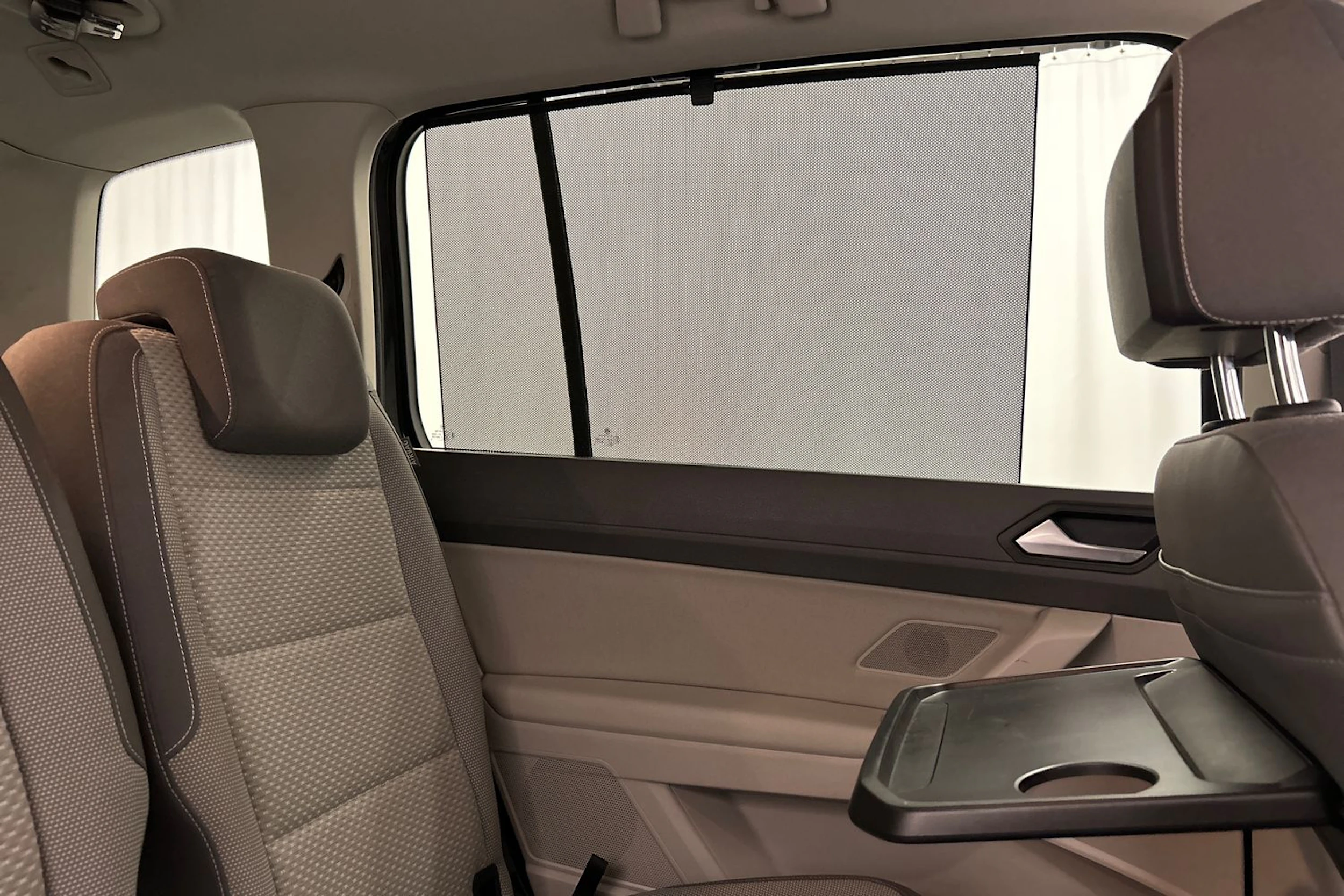 harmaa Volkswagen Touran 2016 kuva 12.