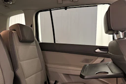 harmaa Volkswagen Touran 2016 kuva 12.