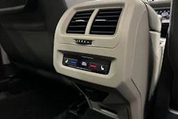 harmaa Volkswagen Touran 2016 kuva 13.