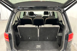 harmaa Volkswagen Touran 2016 kuva 15.