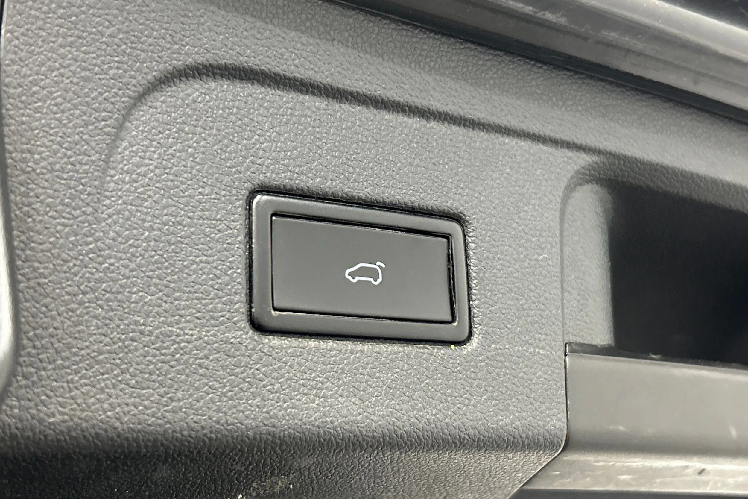 harmaa Volkswagen Touran 2016 kuva 17.