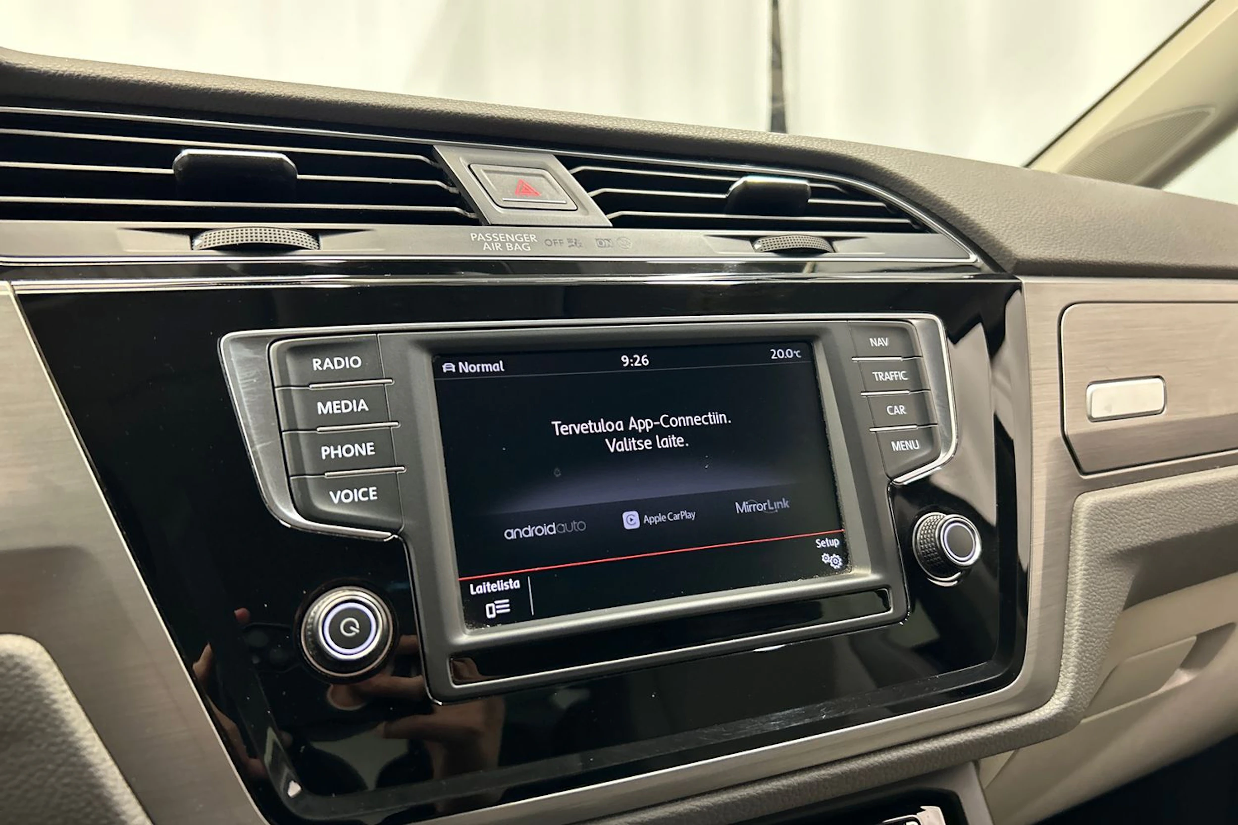 harmaa Volkswagen Touran 2016 kuva 22.