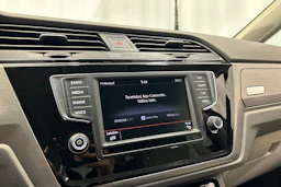 harmaa Volkswagen Touran 2016 kuva 22.