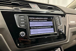harmaa Volkswagen Touran 2016 kuva 23.