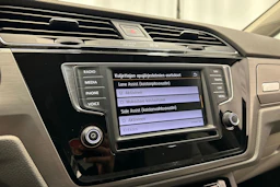 harmaa Volkswagen Touran 2016 kuva 24.