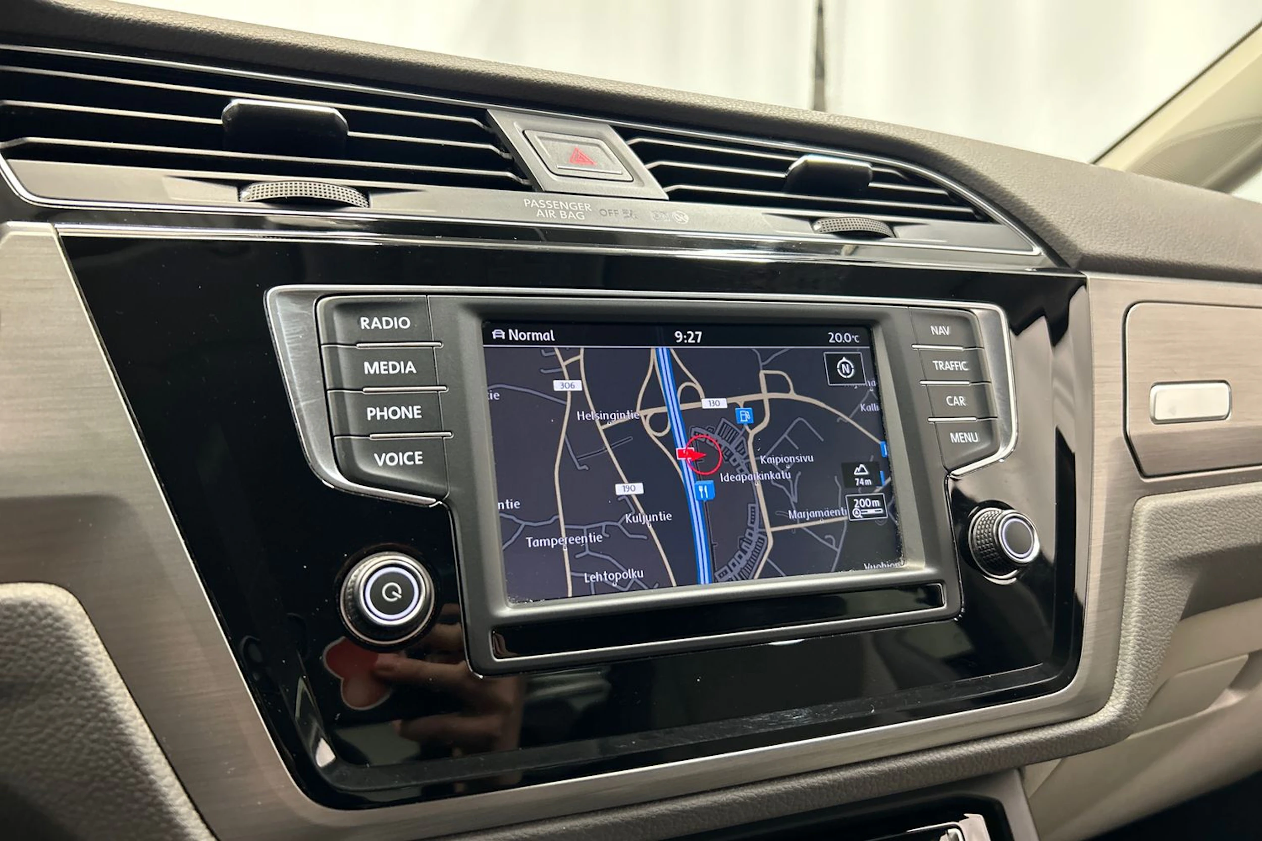 harmaa Volkswagen Touran 2016 kuva 26.