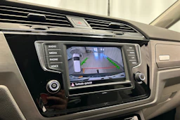 harmaa Volkswagen Touran 2016 kuva 27.
