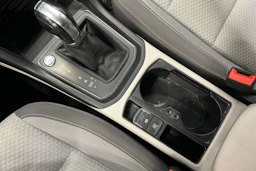 harmaa Volkswagen Touran 2016 kuva 29.