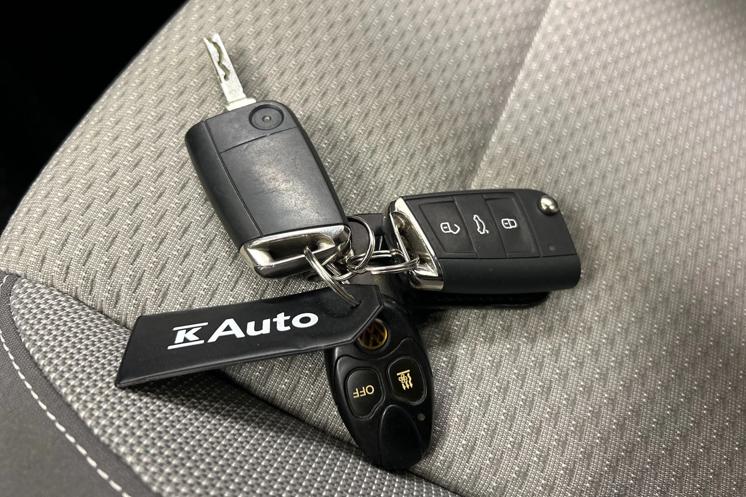 harmaa Volkswagen Touran 2016 kuva 30.