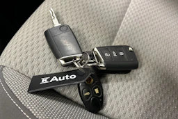 harmaa Volkswagen Touran 2016 kuva 30.