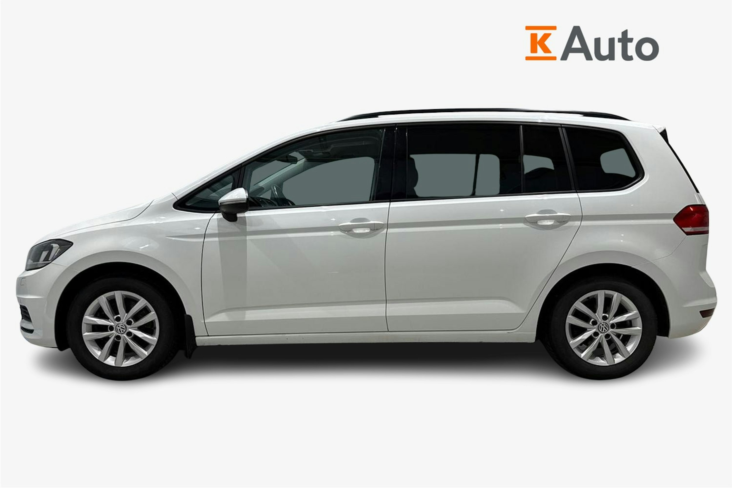 valkoinen Volkswagen Touran 2016 kuva 6.