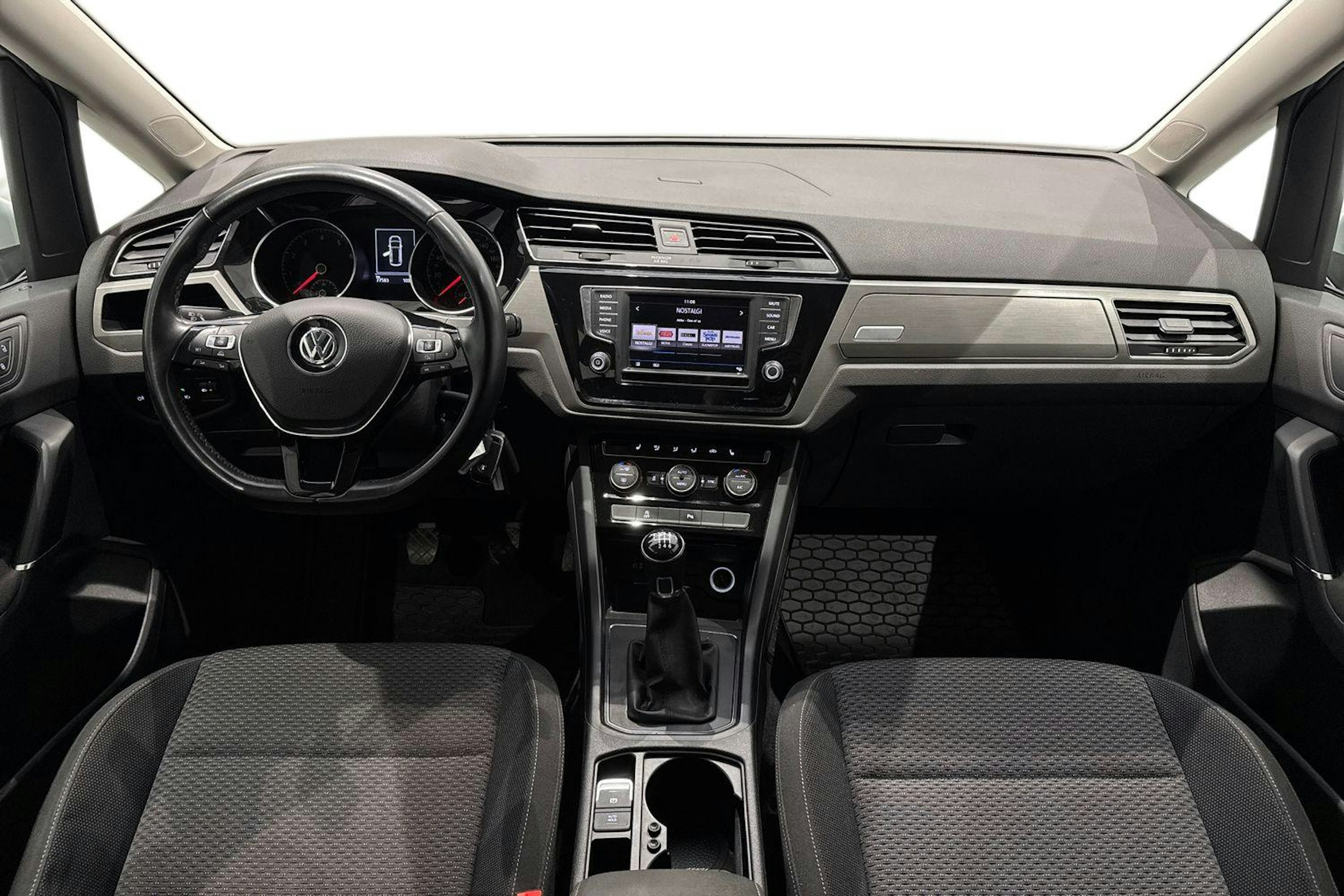 valkoinen Volkswagen Touran 2016 kuva 9.