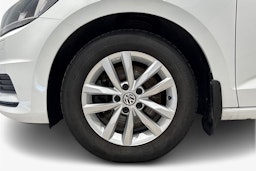 valkoinen Volkswagen Touran 2016 kuva 11.
