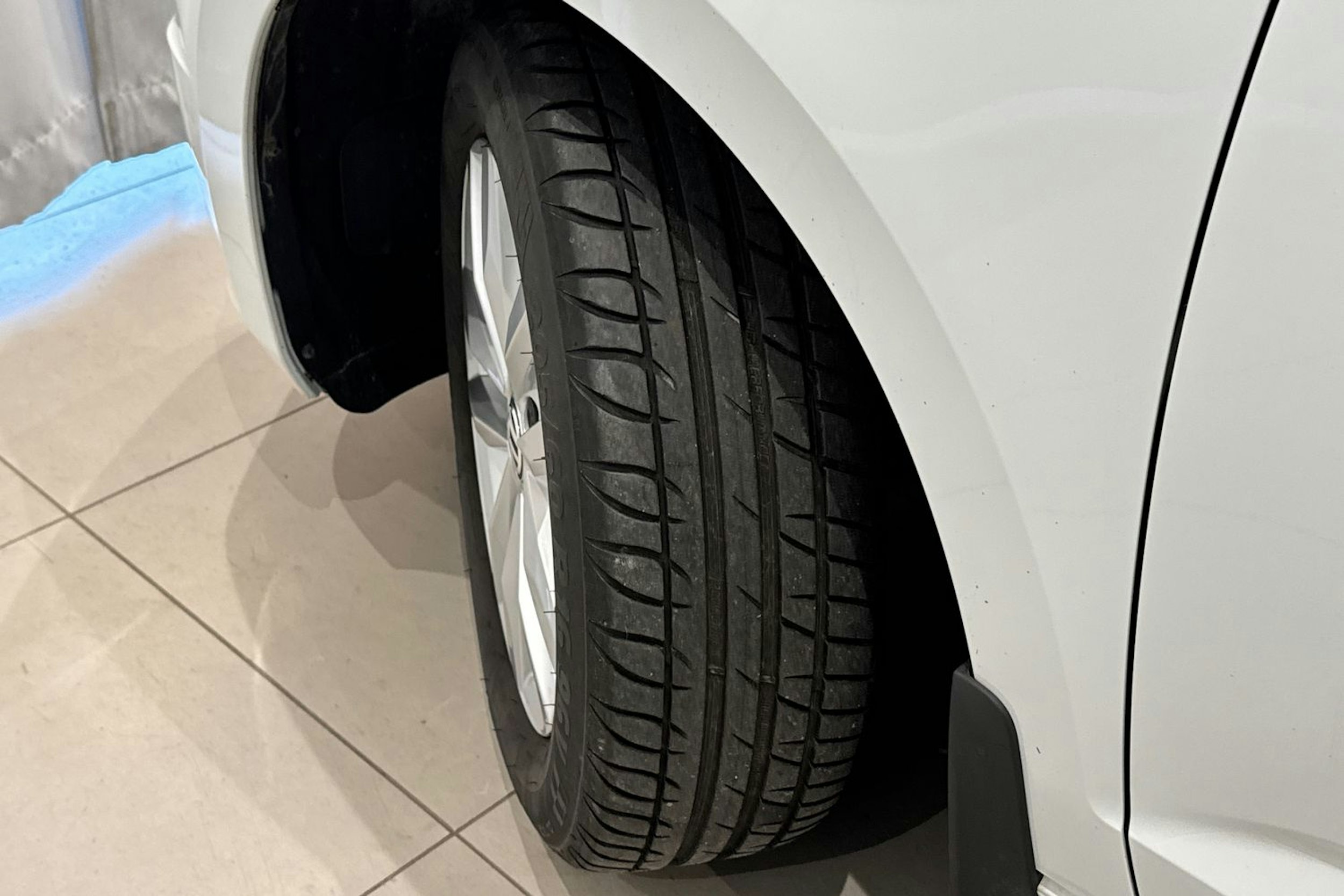 valkoinen Volkswagen Touran 2016 kuva 13.