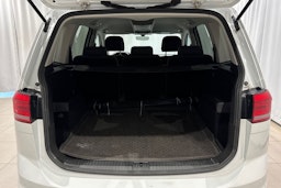 valkoinen Volkswagen Touran 2016 kuva 15.