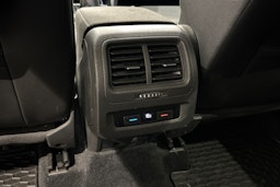 valkoinen Volkswagen Touran 2016 kuva 16.