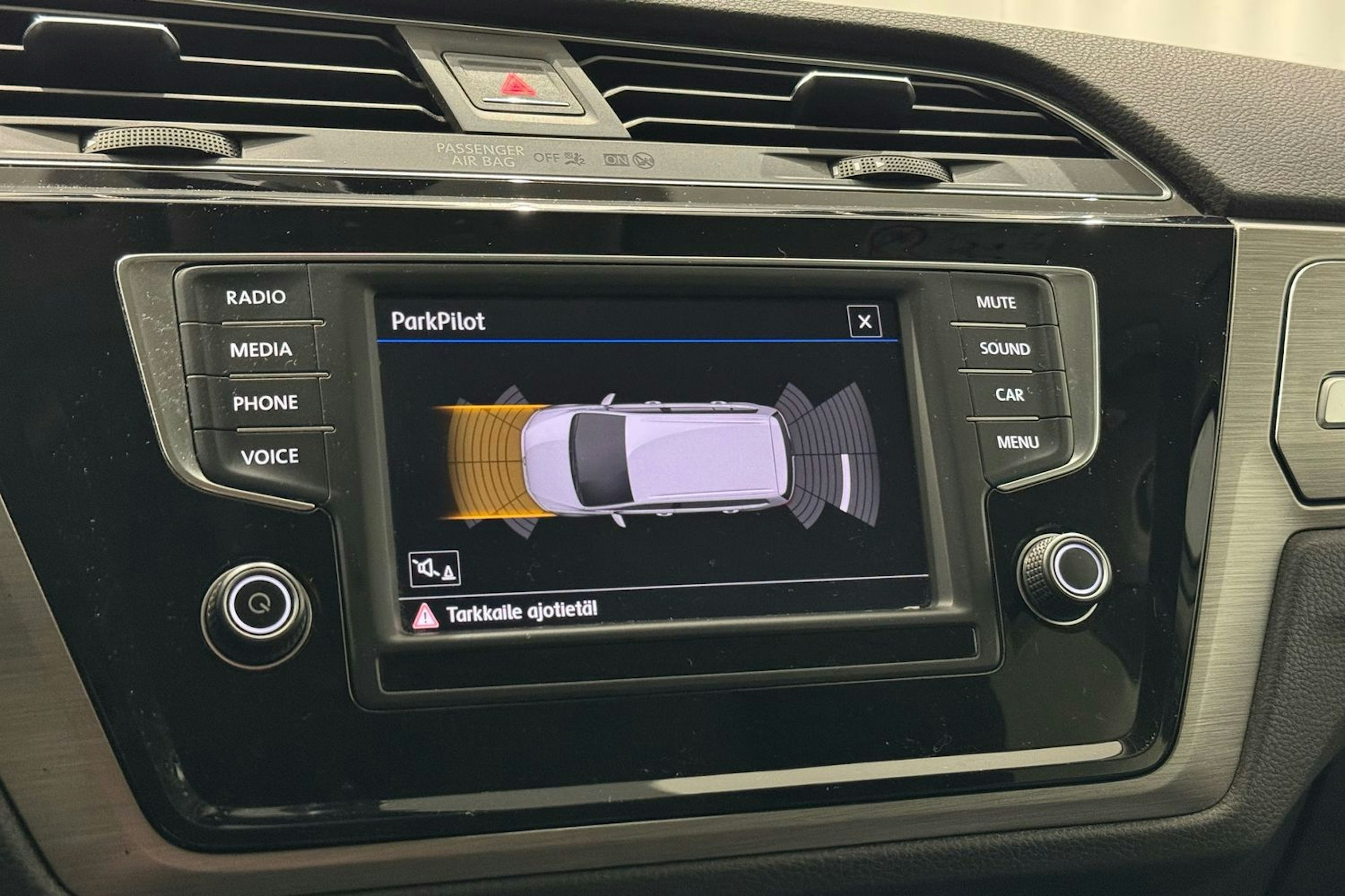valkoinen Volkswagen Touran 2016 kuva 19.