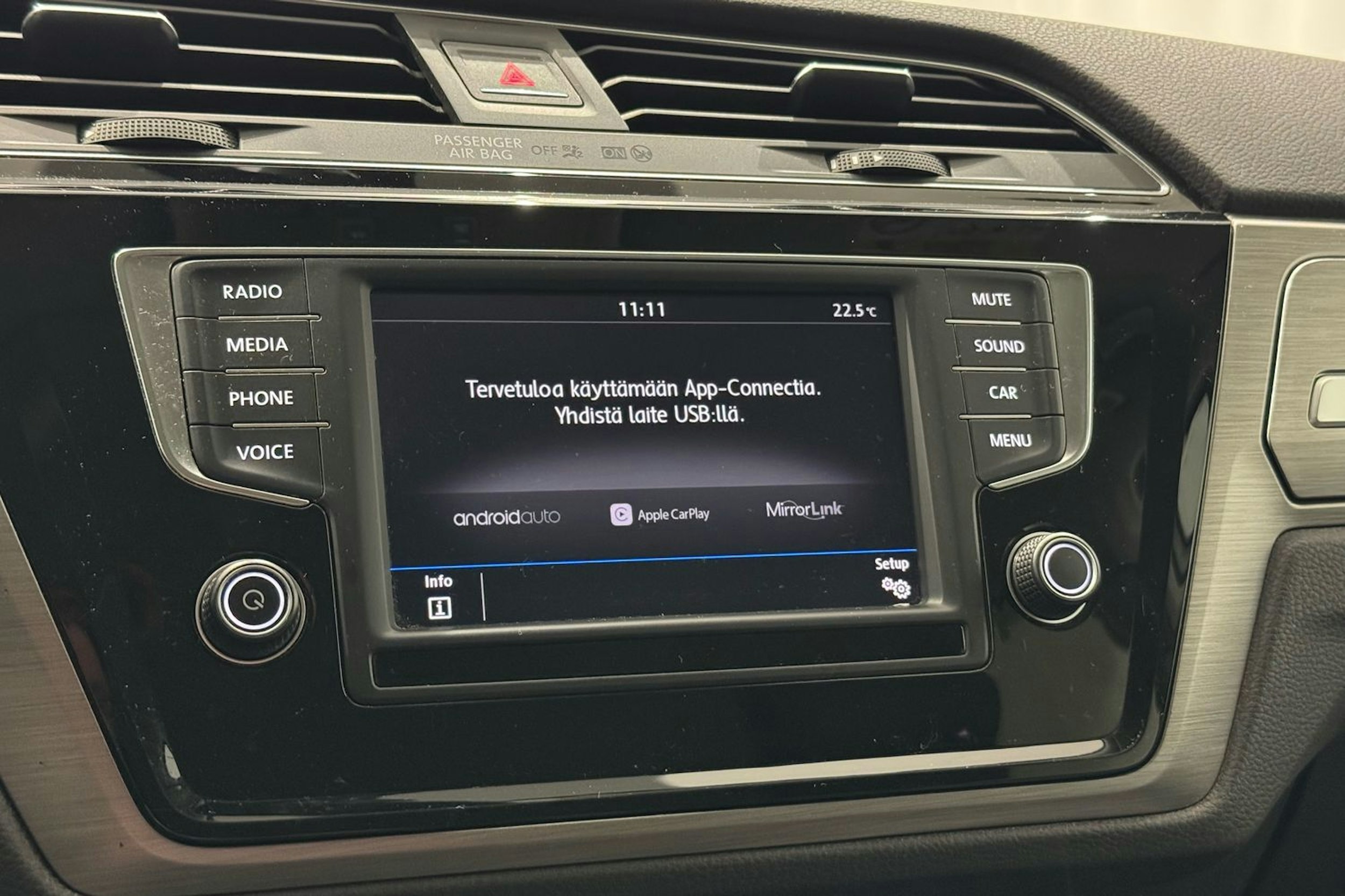 valkoinen Volkswagen Touran 2016 kuva 20.