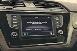 valkoinen Volkswagen Touran 2016 kuva 20.