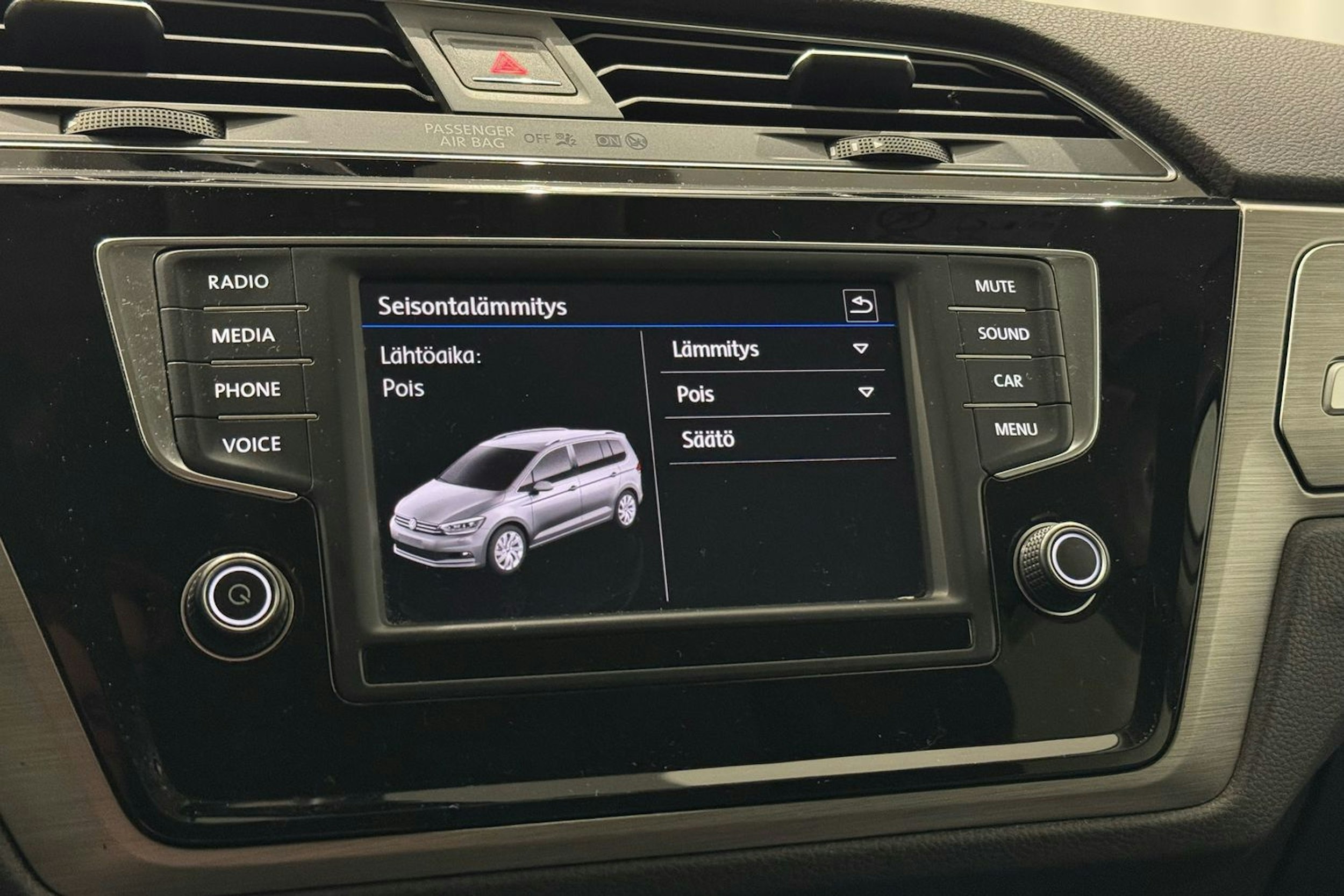 valkoinen Volkswagen Touran 2016 kuva 22.