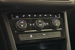 valkoinen Volkswagen Touran 2016 kuva 23.