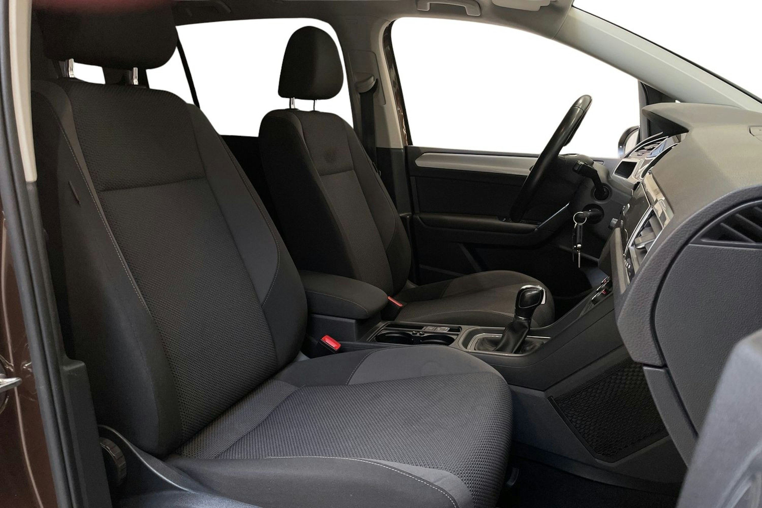 ruskea (beige) Volkswagen Touran 2016 kuva 10.
