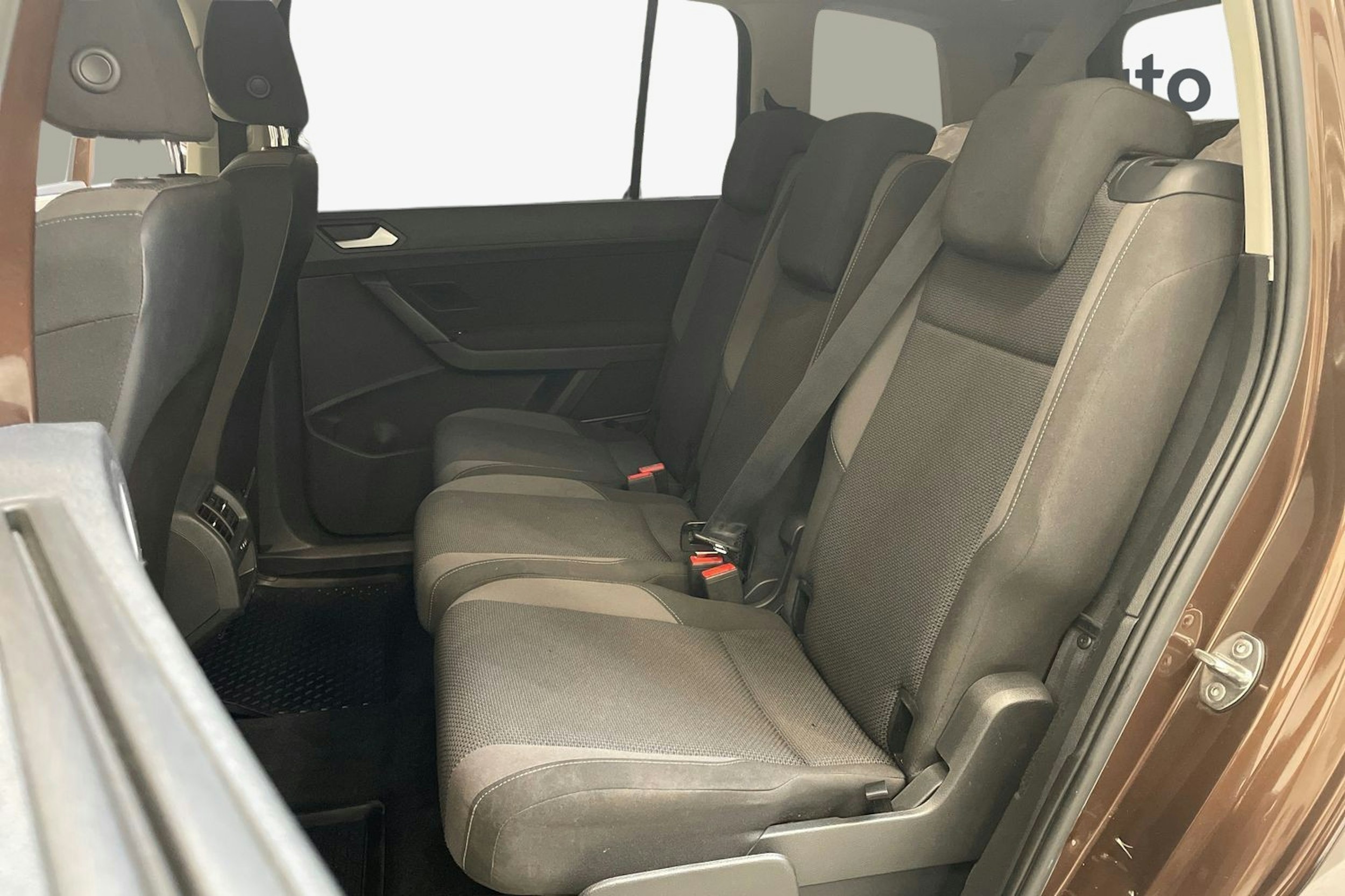 ruskea (beige) Volkswagen Touran 2016 kuva 11.