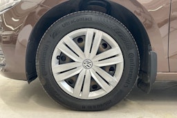 ruskea (beige) Volkswagen Touran 2016 kuva 13.