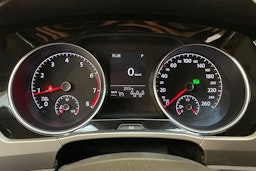 ruskea (beige) Volkswagen Touran 2016 kuva 16.