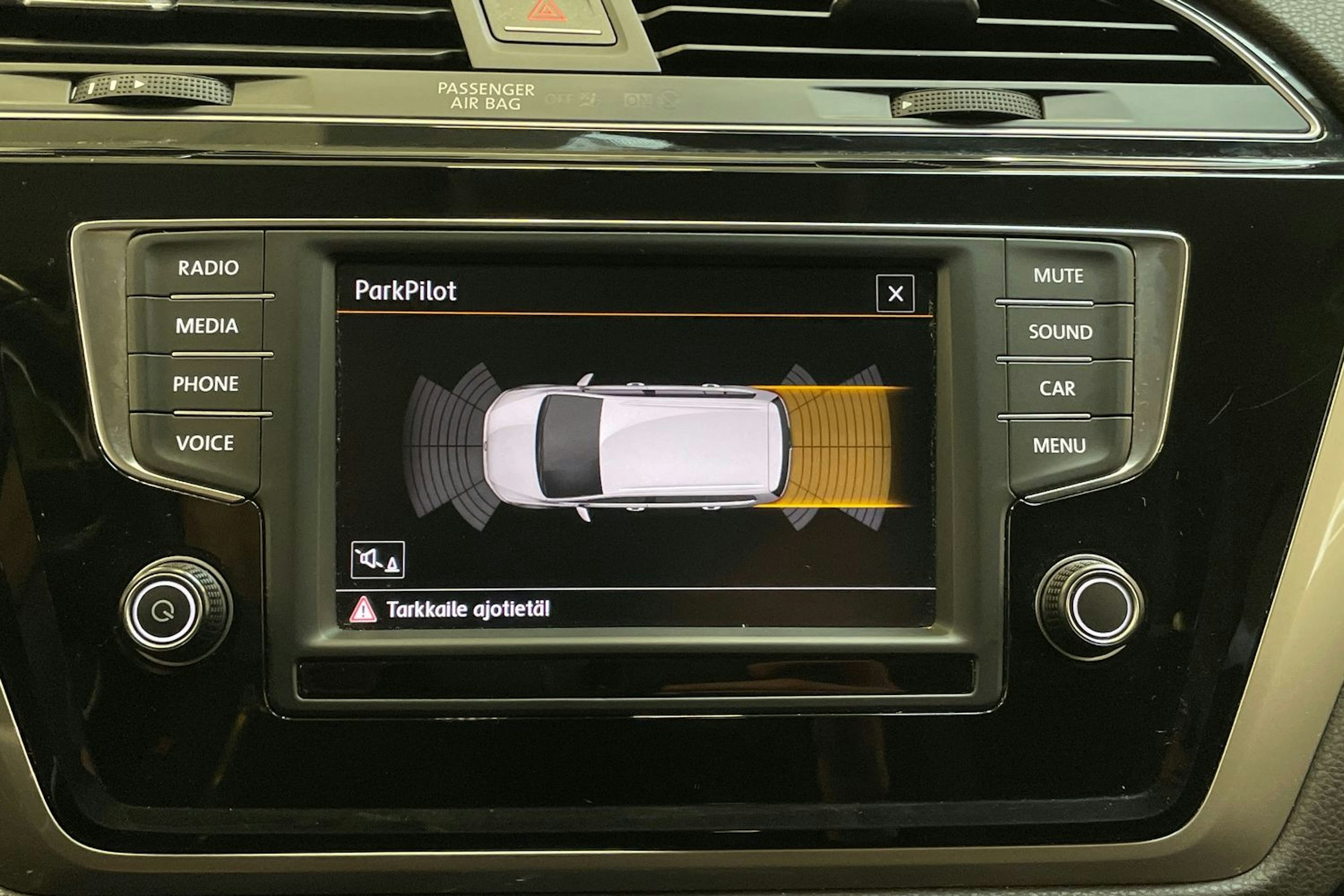 ruskea (beige) Volkswagen Touran 2016 kuva 21.