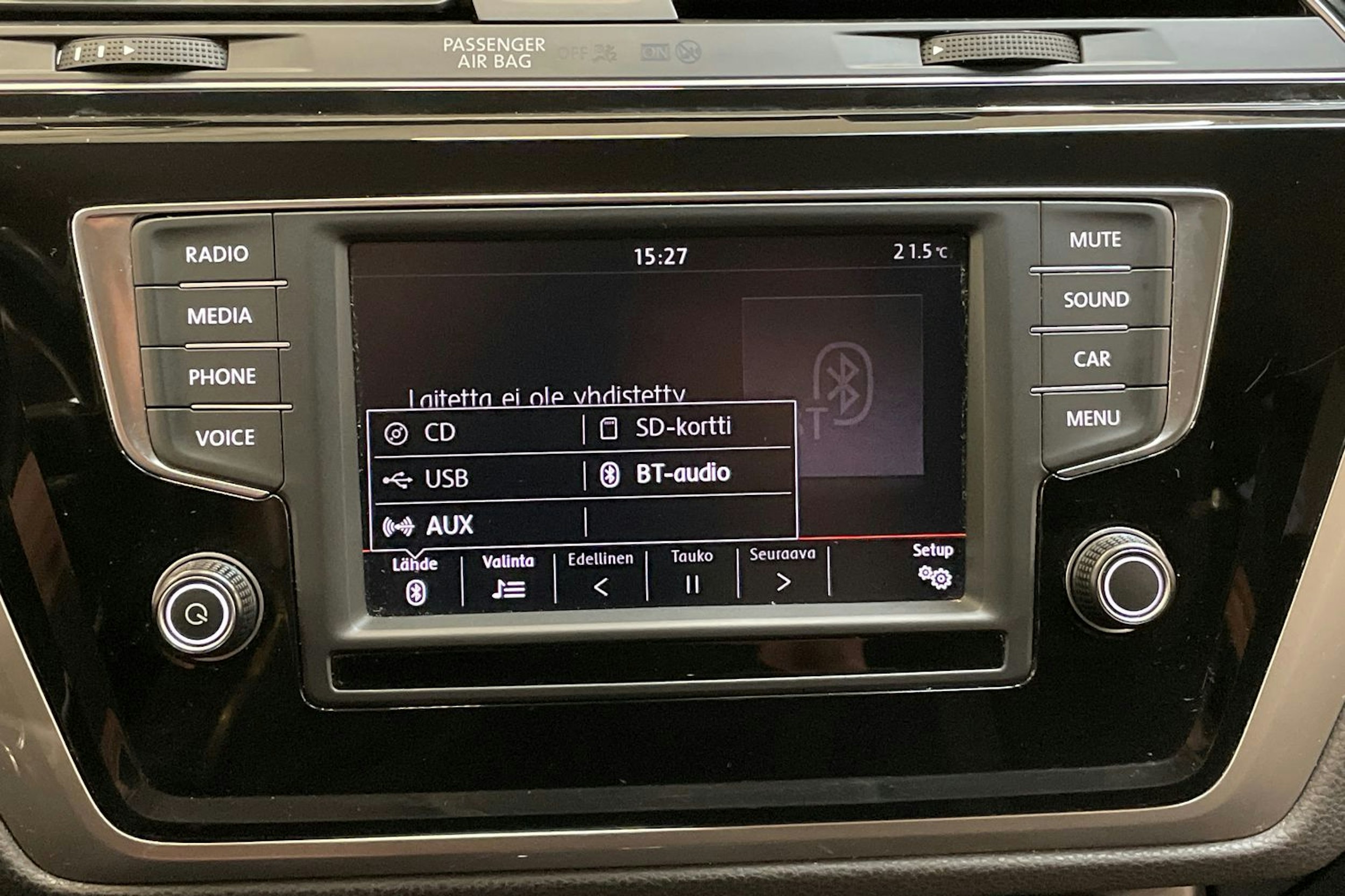 ruskea (beige) Volkswagen Touran 2016 kuva 22.