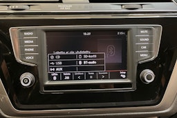 ruskea (beige) Volkswagen Touran 2016 kuva 22.