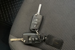 ruskea (beige) Volkswagen Touran 2016 kuva 23.
