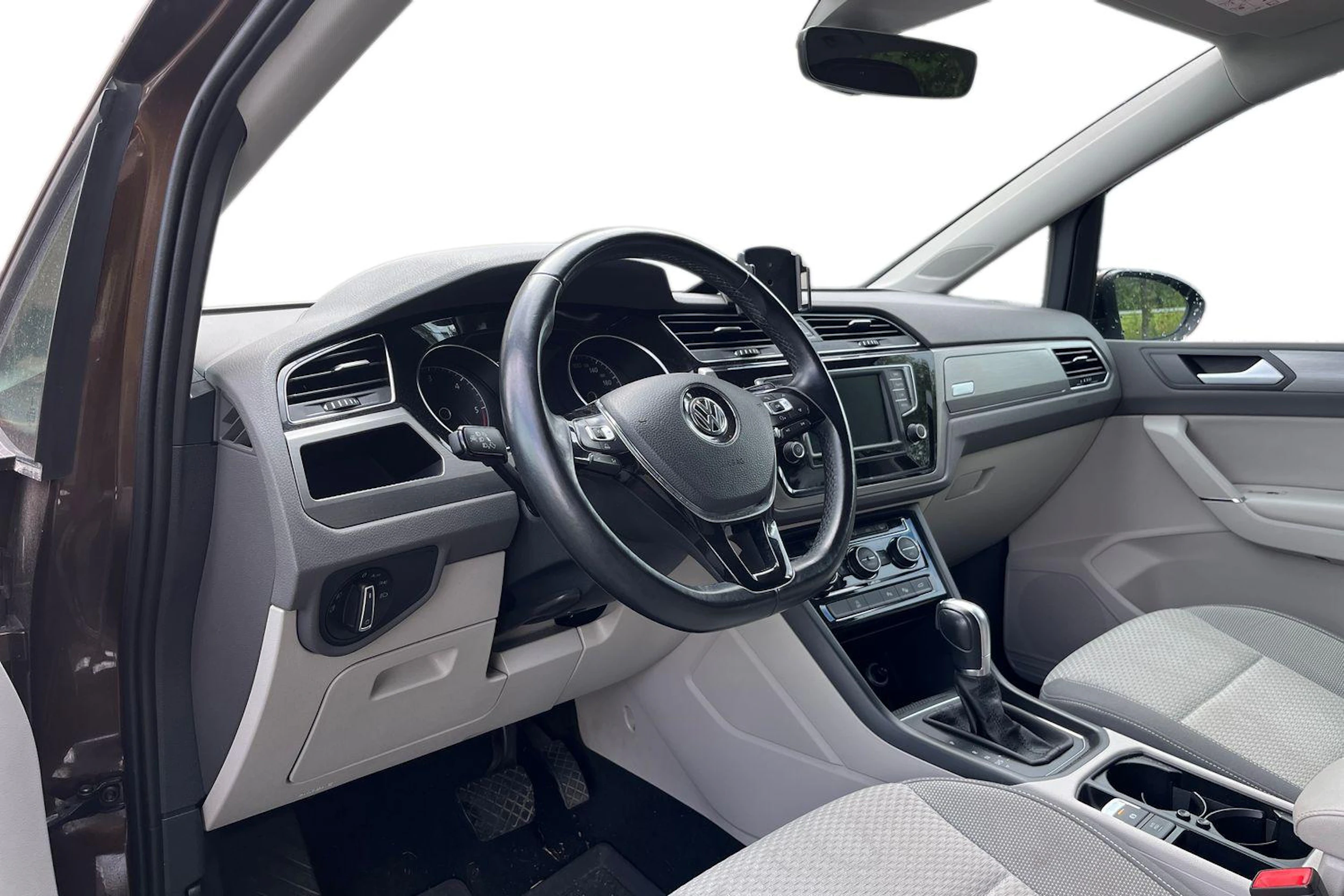 ruskea (beige) Volkswagen Touran 2016 kuva 3.