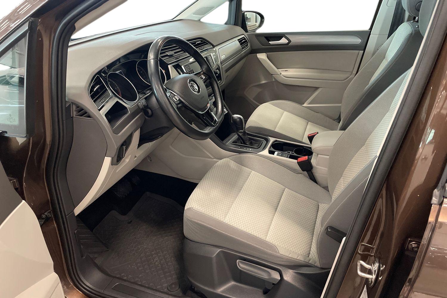 Volkswagen Touran 2016, photo 6/36