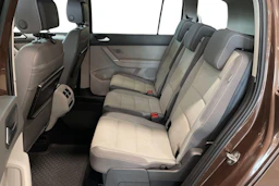 ruskea (beige) Volkswagen Touran 2016 kuva 8.