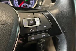 ruskea (beige) Volkswagen Touran 2016 kuva 13.