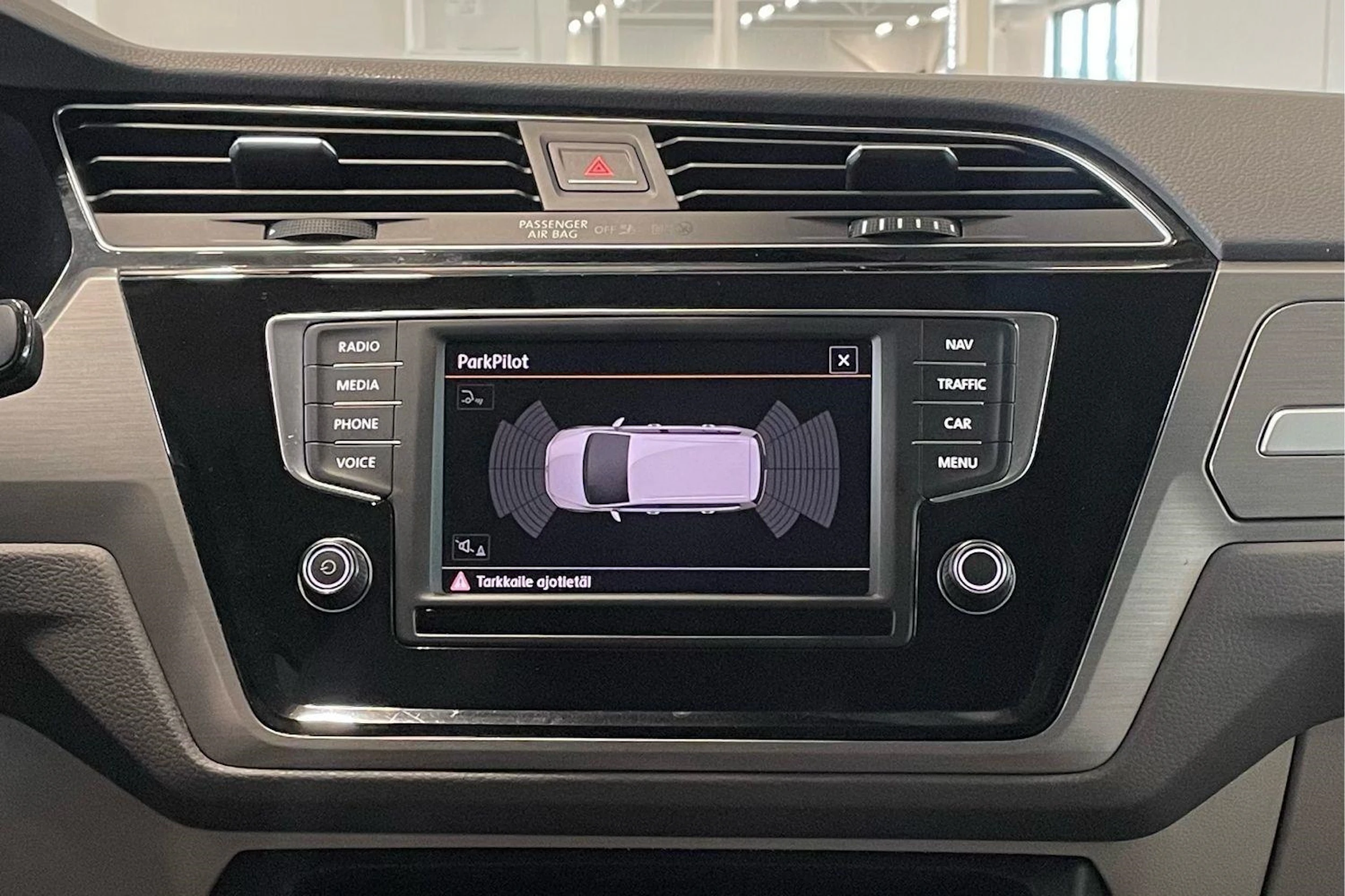 ruskea (beige) Volkswagen Touran 2016 kuva 23.