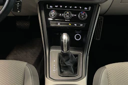 ruskea (beige) Volkswagen Touran 2016 kuva 24.